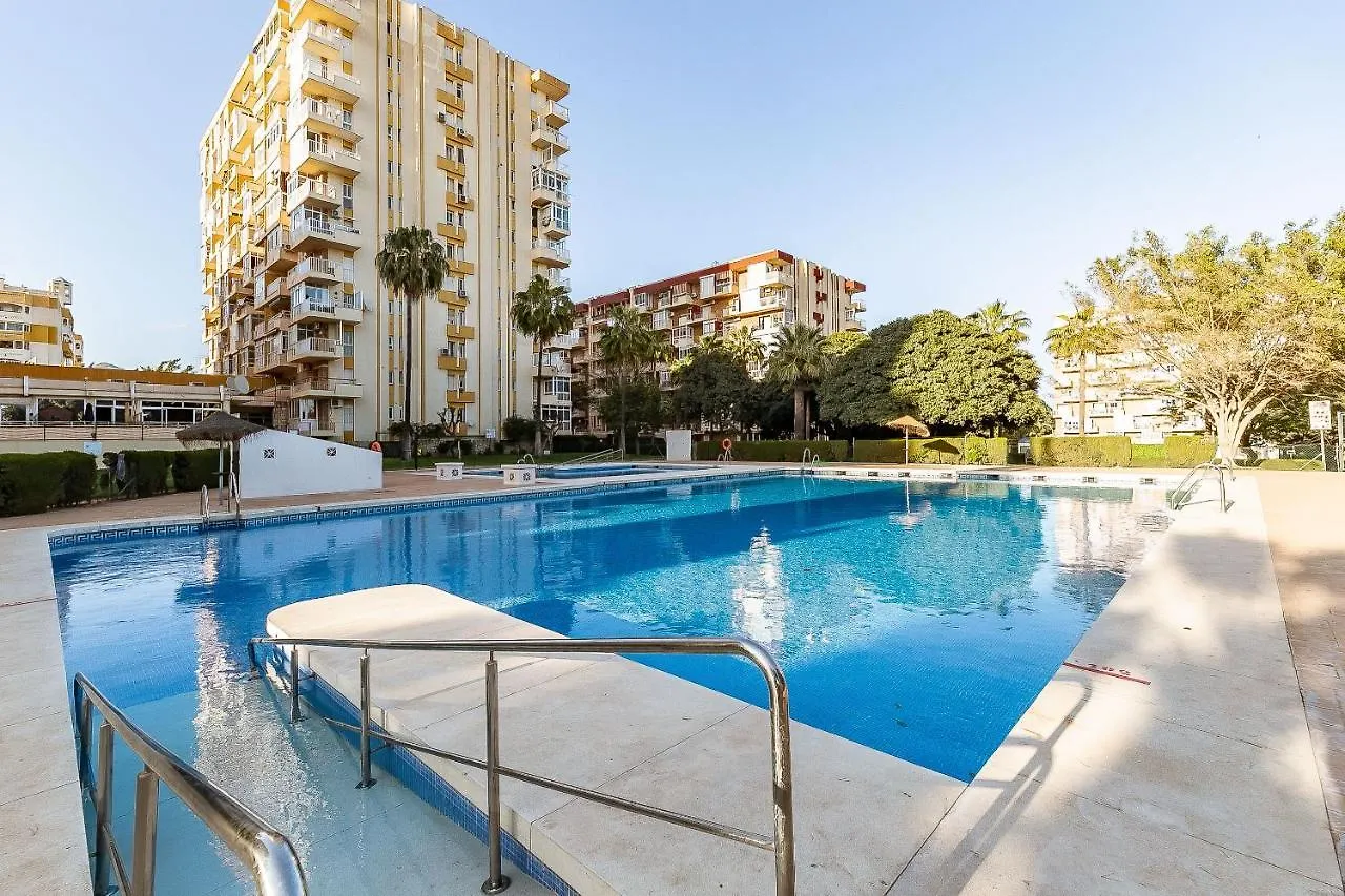 Sun Coast Benalmadena -- Superb Studio With 4 Pools, Gardens & Breakfast 公寓