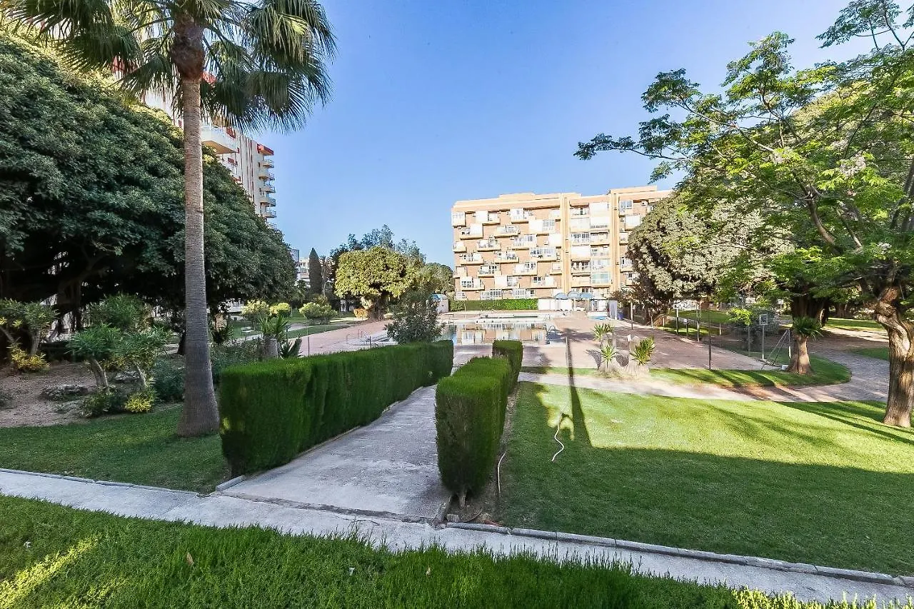 Sun Coast Benalmadena -- Superb Studio With 4 Pools, Gardens & Breakfast 公寓