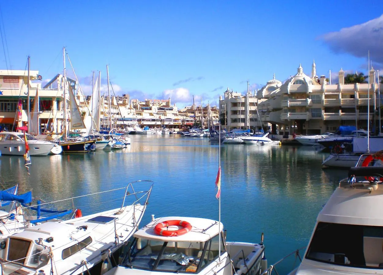 Sun Coast Benalmadena -- Superb Studio With 4 Pools, Gardens & Breakfast 公寓